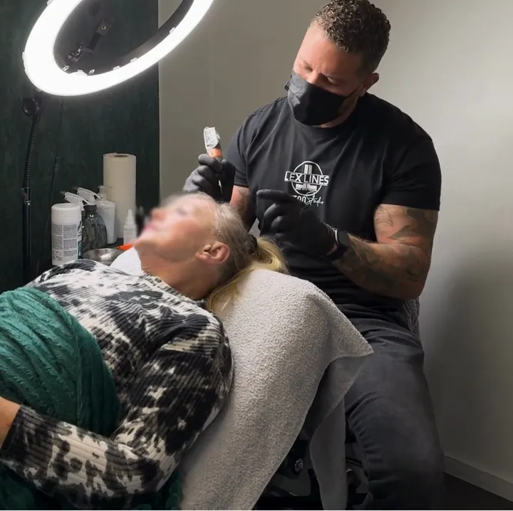 Optische Haarverdichtung ohne Rasur während der Behandlung, Studio Lex Lines