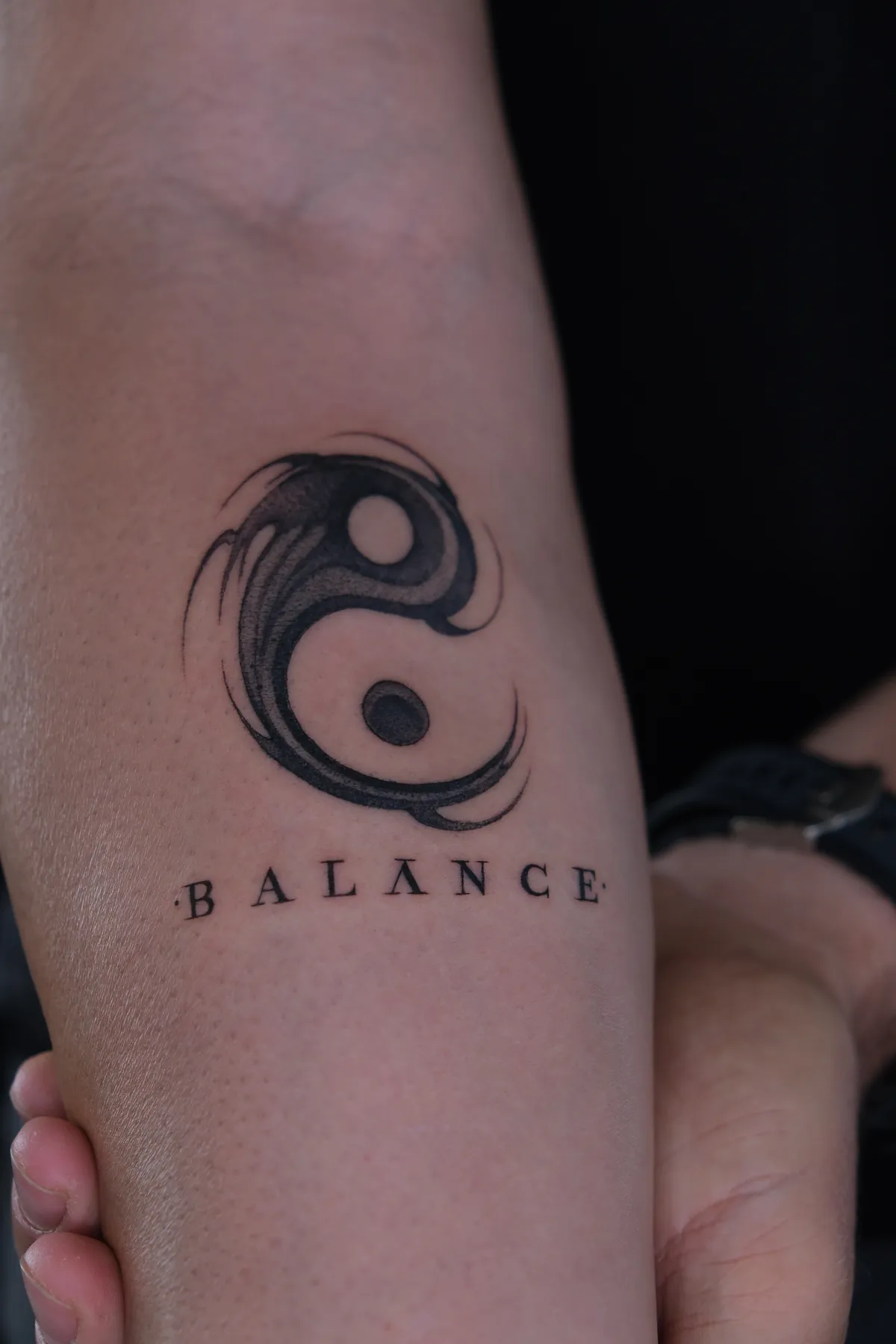Yin-Yang-Motiv mit Schriftzug Balance